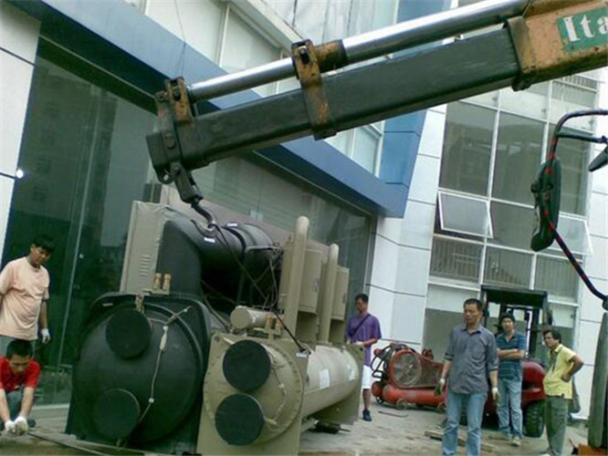 饶阳县随车吊和汽车吊的核心区别是什么？哪种更省钱？