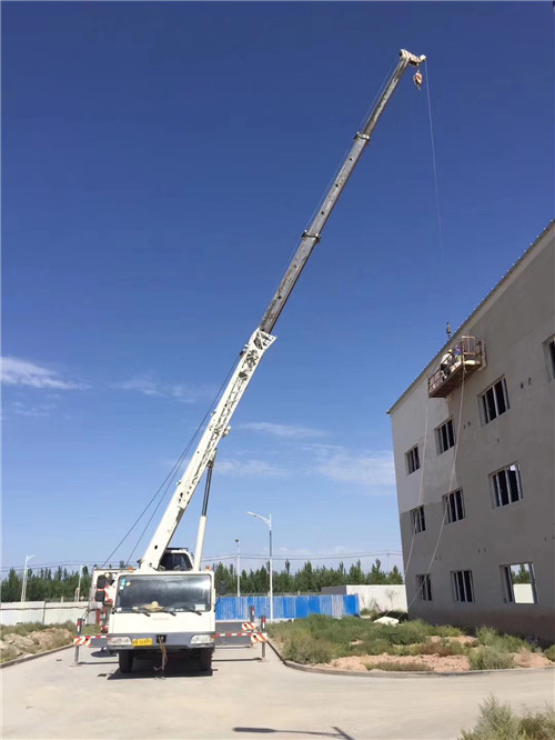 饶阳县“轻装强干”—— 吊车的 “轻量化臂架” 技术